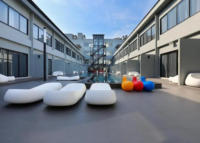 S Ratchada Leisure Hotel 5*