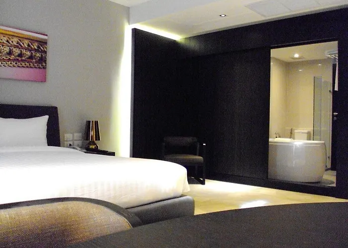 S Ratchada Leisure Hotel 5*