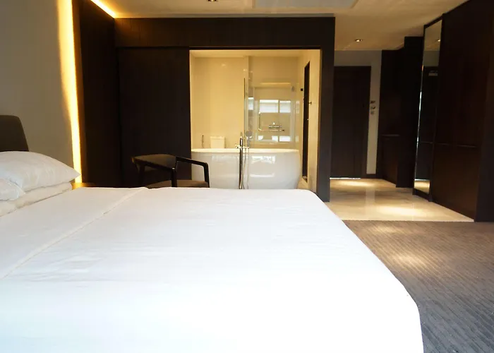 S Ratchada Leisure Hotel 5*